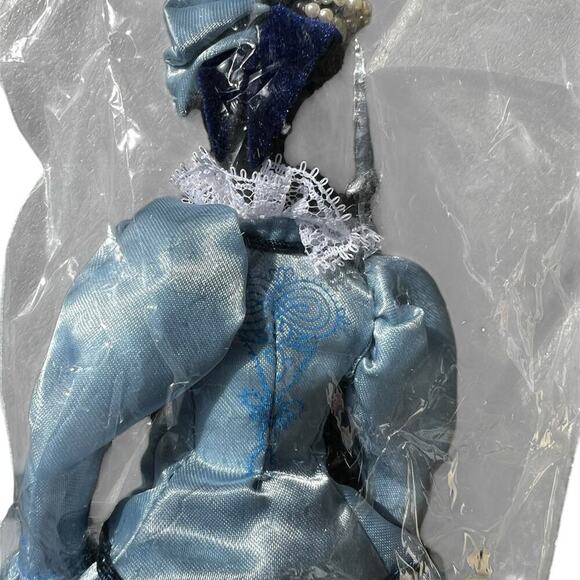 AVON FASHION AMERICAN TIMES-VICTORIAN DOLL - Picture 7 of 10